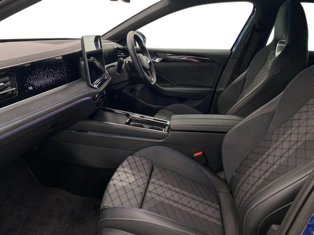 Volkswagen Passat 1.5 Tsi Ehybrid Elegance Dsg Black #7