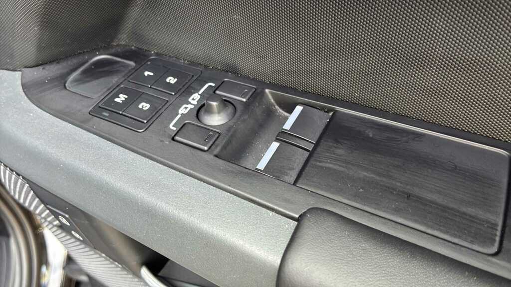 Land Rover Defender 90 D250 Hard Top S Green #28