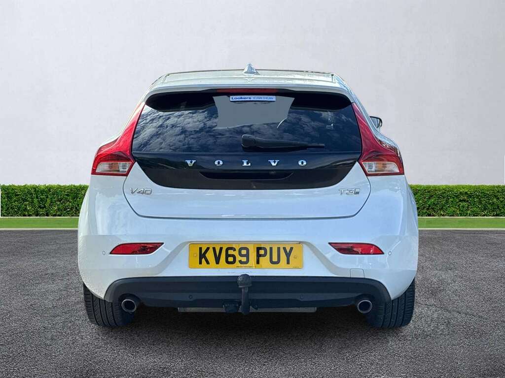 Volvo V40 T3 152 Inscription Edition Geartronic White #4