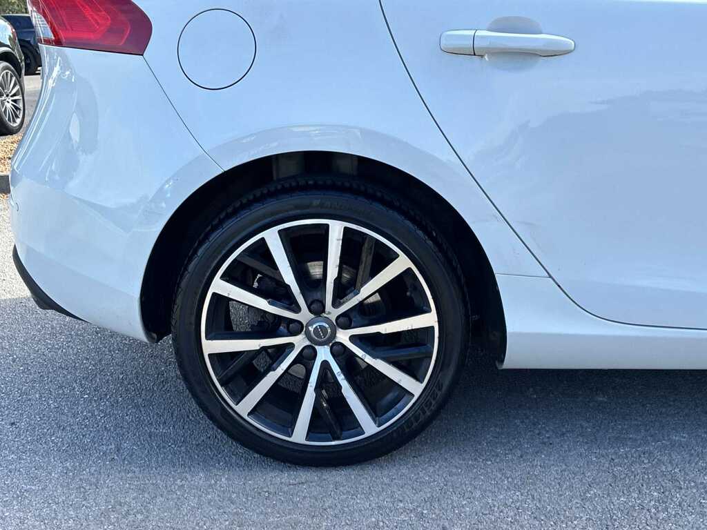 Volvo V40 T3 152 Inscription Edition Geartronic White #6