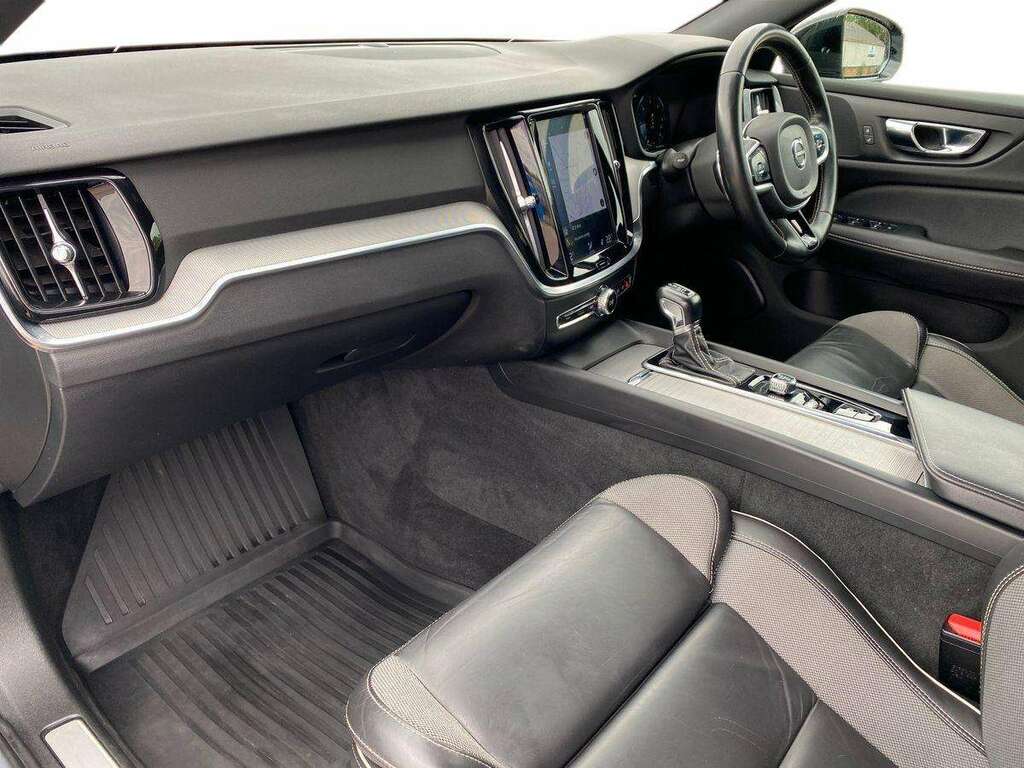 Volvo V60 2.0 D4 190 Momentum Grey #7