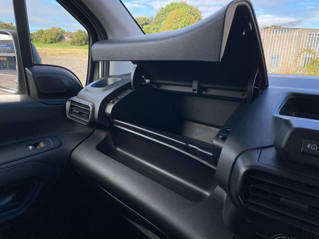 Citroen Berlingo Driver White #34