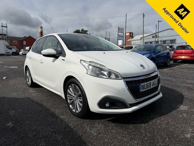 Peugeot 208 1.2 Puretech Signature Hatchback White
