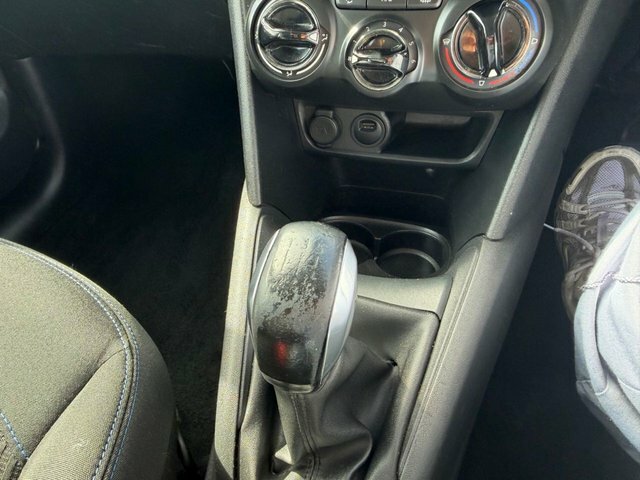 Peugeot 208 1.2 Puretech Signature Hatchback White #6