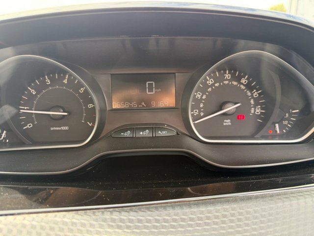Peugeot 208 1.2 Puretech Signature Hatchback White #4
