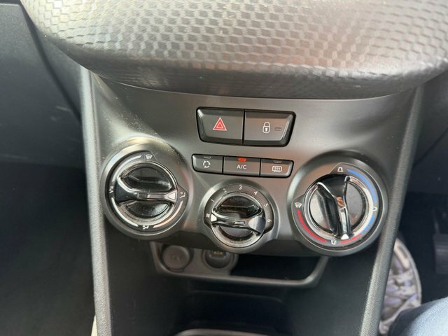 Peugeot 208 1.2 Puretech Signature Hatchback White #5