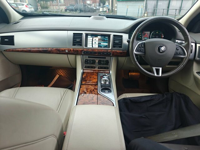 Jaguar XF 2.2D Premium Luxury Saloon Euro 5 Black #6