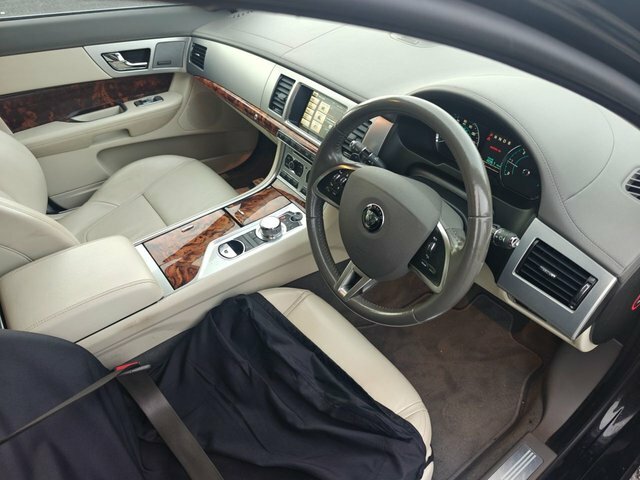 Jaguar XF 2.2D Premium Luxury Saloon Euro 5 Black #4