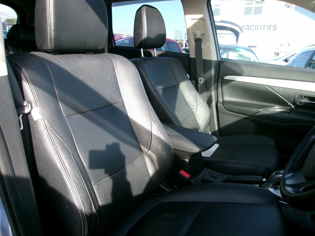Mitsubishi Outlander Red #10