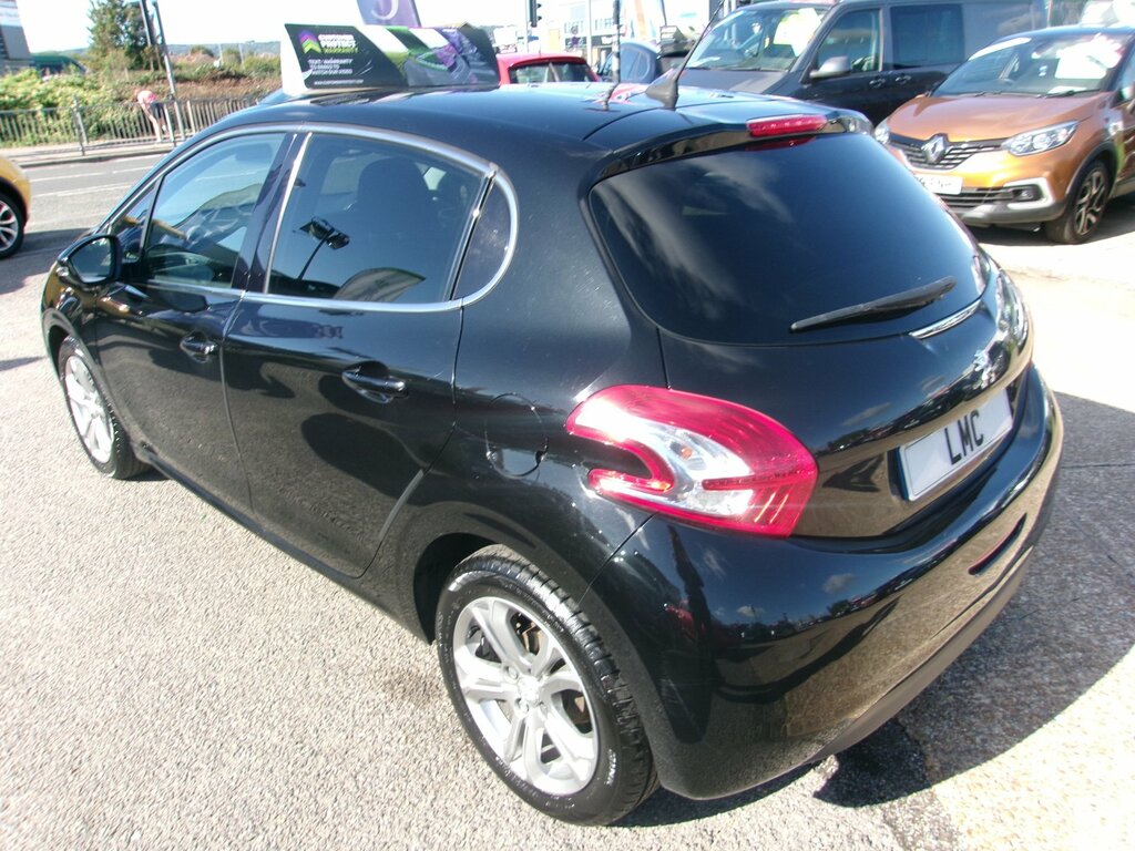 Peugeot 208 1.2 Vti Puretech Allure Hatchback Manua Black #4