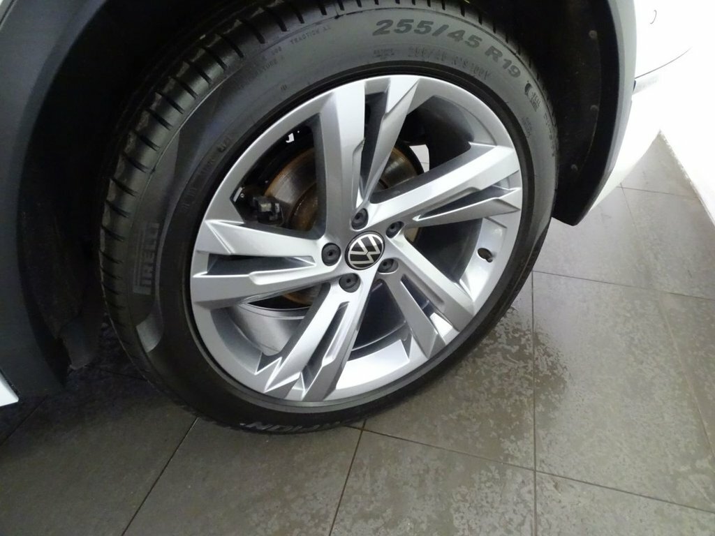 Volkswagen Tiguan 2L R-line Edition White #3