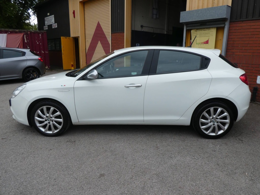 Alfa Romeo Giulietta White #8