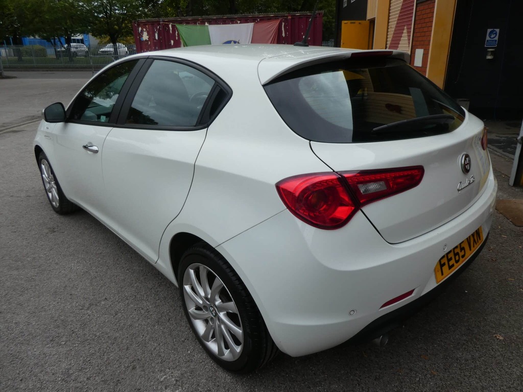 Alfa Romeo Giulietta White #7