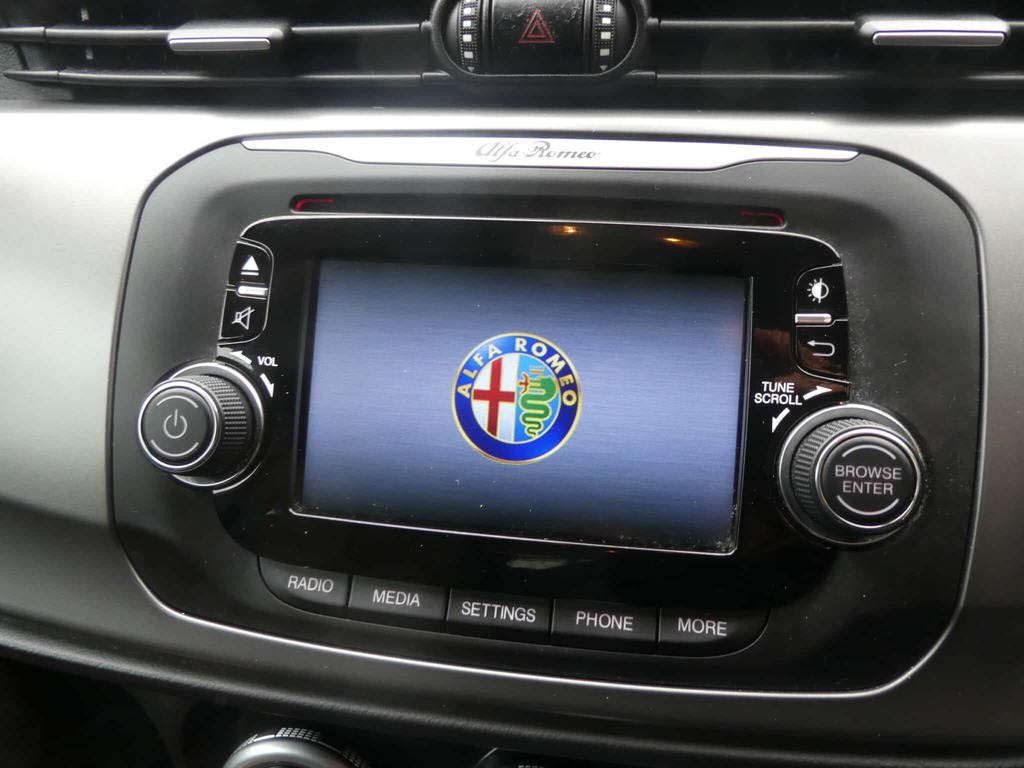 Alfa Romeo Giulietta White #17