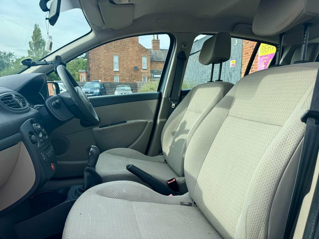 Renault Clio Dynamique 16V Black #14