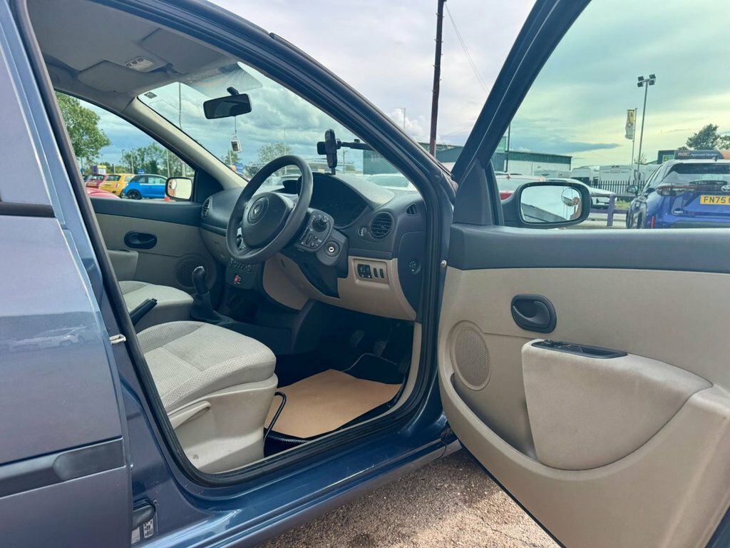 Renault Clio Dynamique 16V Black #25