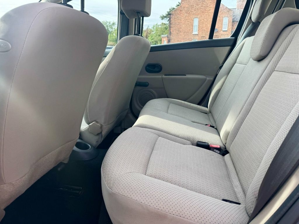 Renault Clio Dynamique 16V Black #17