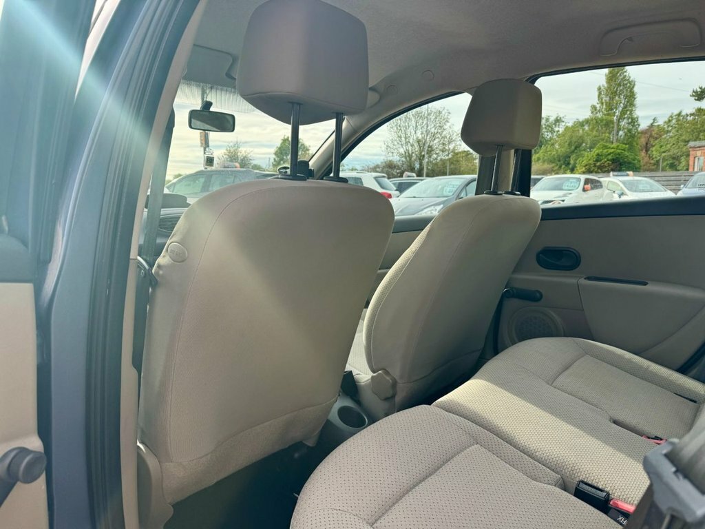 Renault Clio Dynamique 16V Black #16