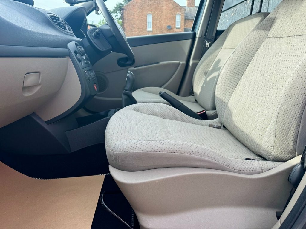 Renault Clio 1.4 Dynamique 16V 98 Bhp Black #14