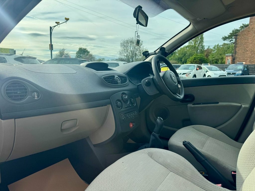 Renault Clio Dynamique 16V Black #13