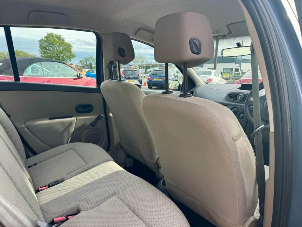 Renault Clio Dynamique 16V Black #21