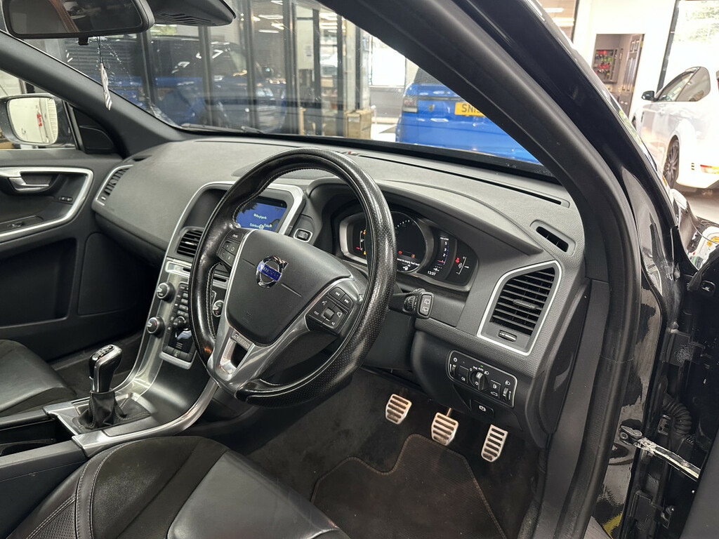 Volvo XC60 2.0 R-design DC16DEU Black #4