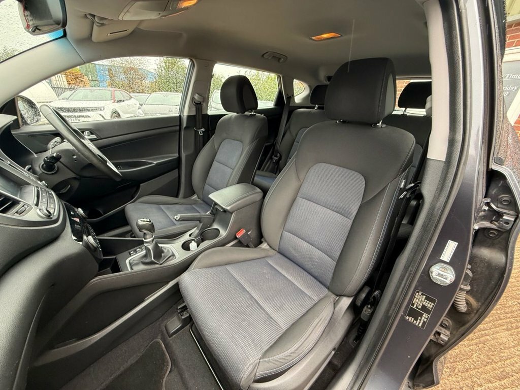 Hyundai Tucson Crdi Se Nav Blue Drive White #20