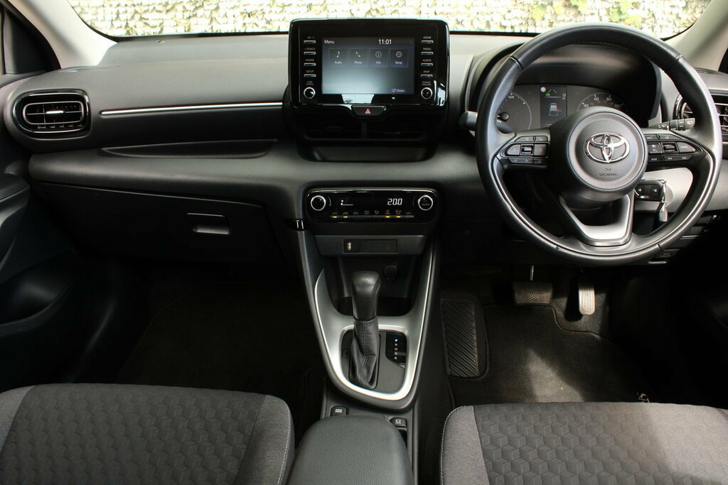 Toyota Yaris Icon White #2