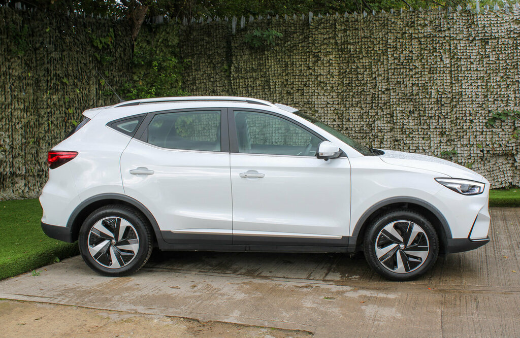 MG ZS Ev Long Range Trophy White #2