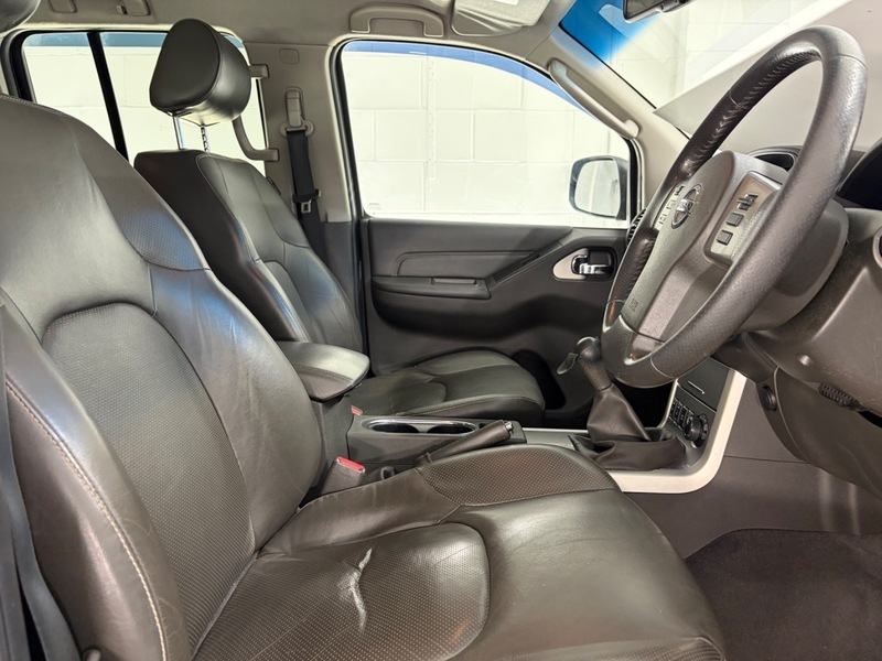 Nissan Navara Platinum Black #14