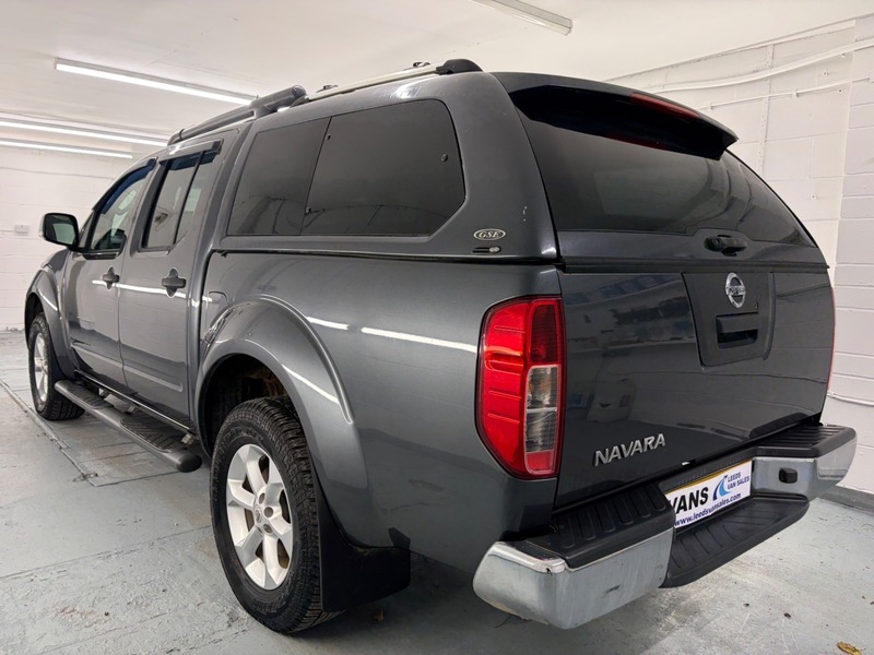 Nissan Navara Platinum Black #7