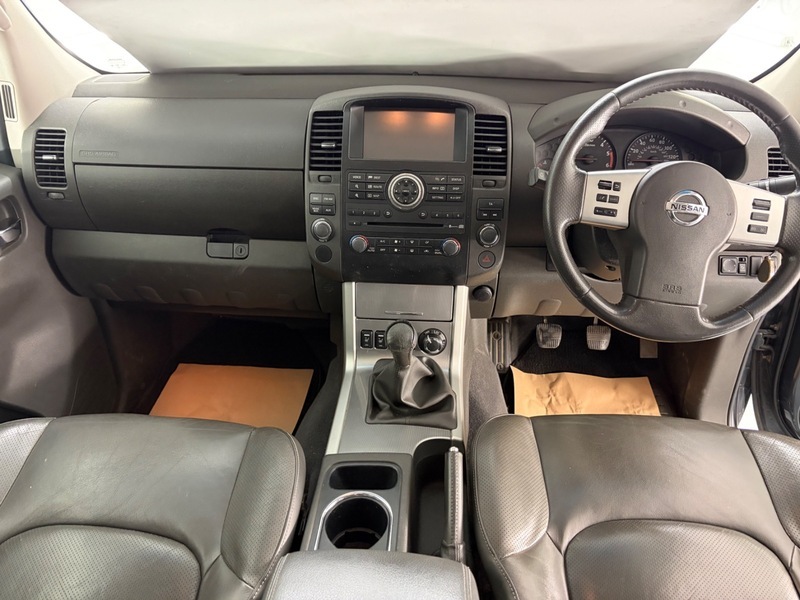 Nissan Navara Platinum Black #15