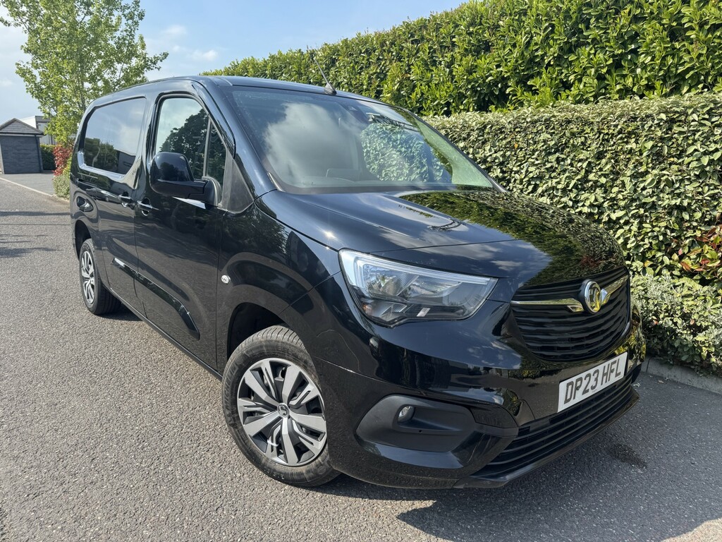 Vauxhall Combo 1.5 Combo Pro 1.5D 100 M6 L2h1 2300 Panel Van 202 Black