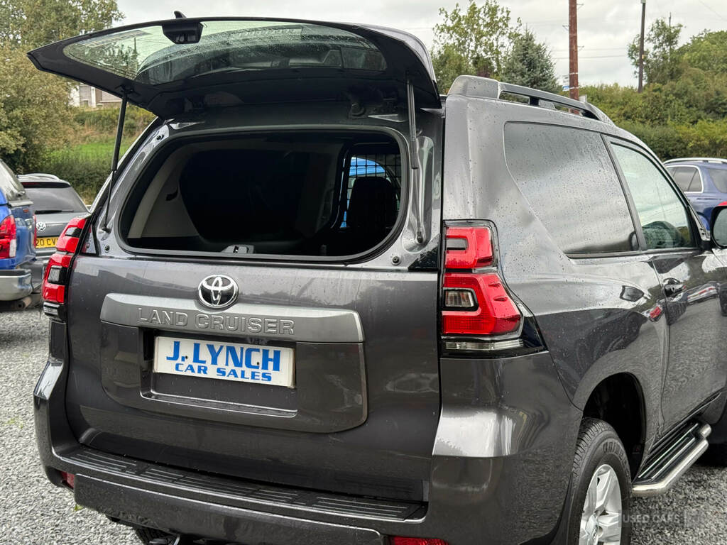 Toyota Land Cruiser 2.8D Utility Commercial Grey #6