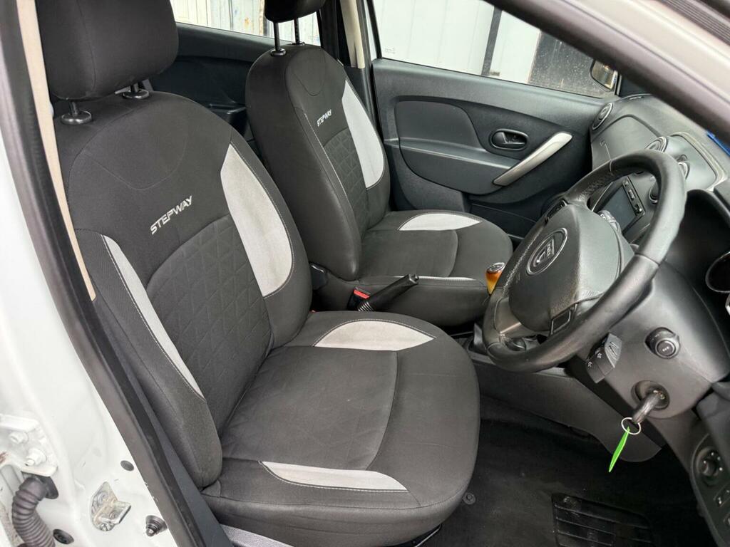 Dacia Sandero Stepway Hatchback 1.5 Dci Laureate Euro 6 Ss 2016 NV16LLT White #4