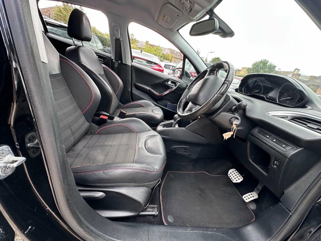 Peugeot 208  Black #15