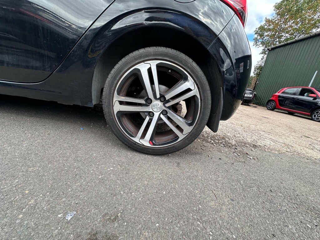 Peugeot 208  Black #8