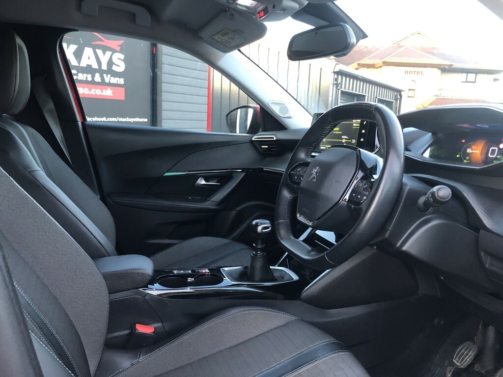 Peugeot 2008 1.5 Bluehdi Allure Premium Red #6