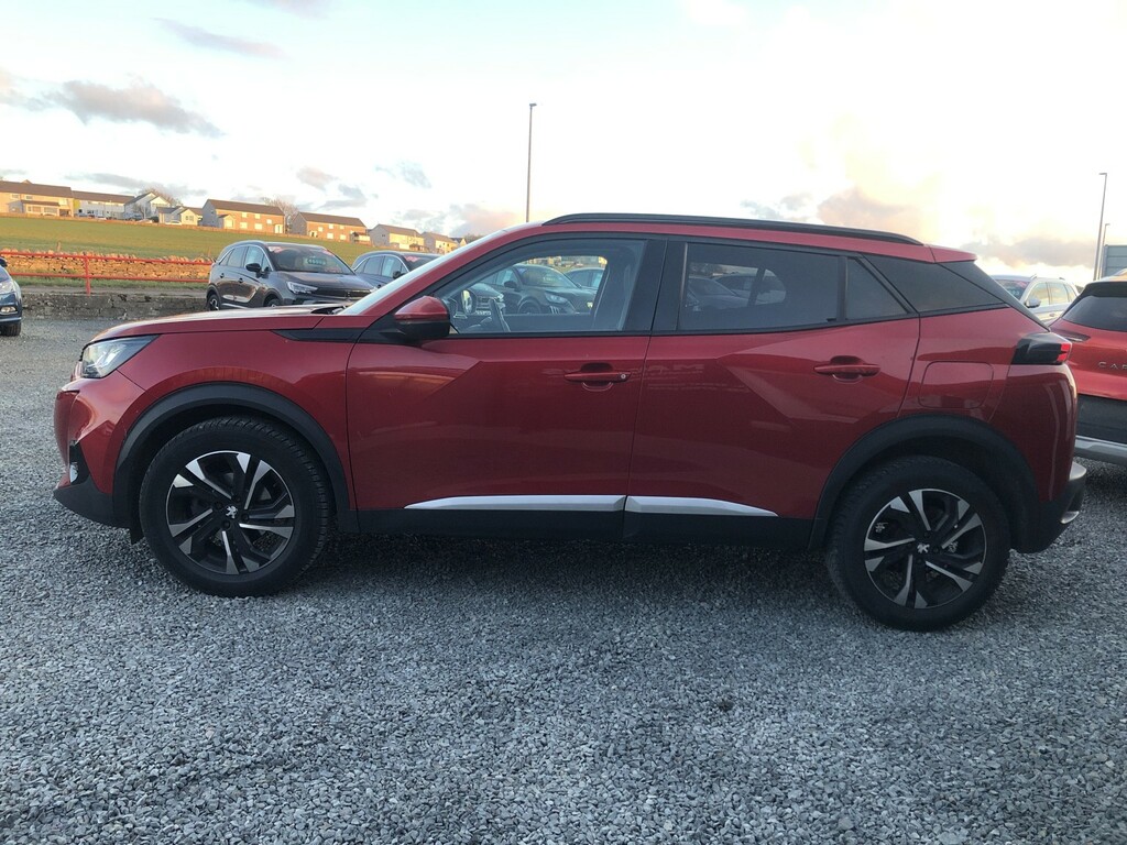 Peugeot 2008 1.5 Bluehdi Allure Premium Red #4