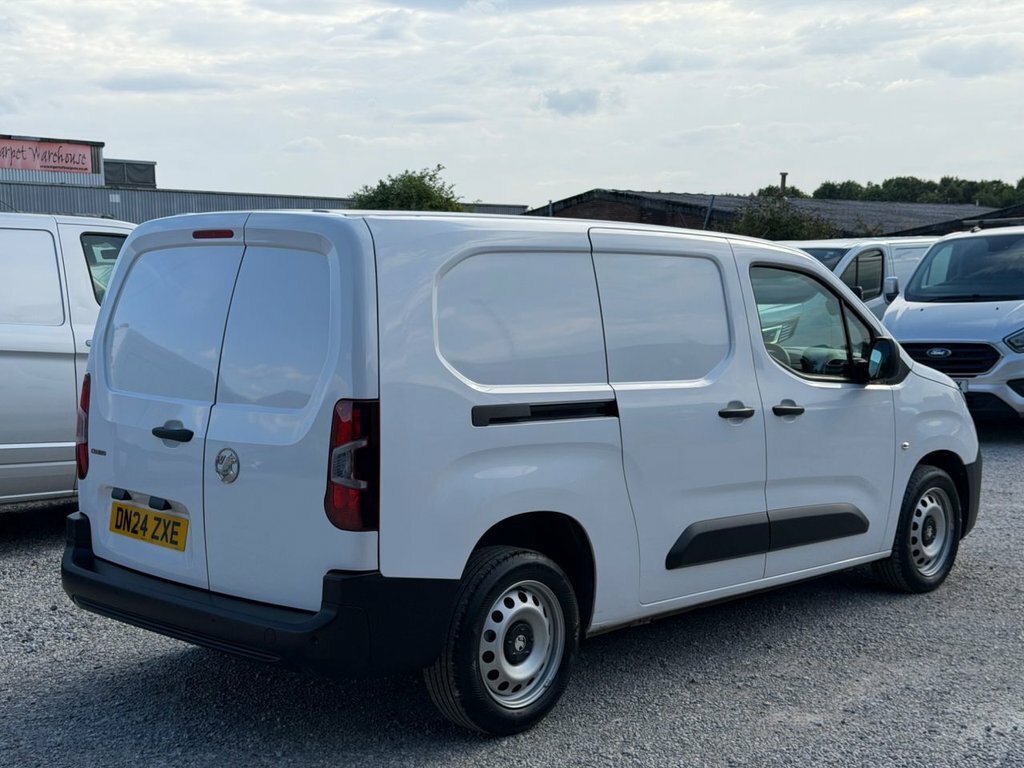 Vauxhall Combo 1.5L Prime 6Dr White #6