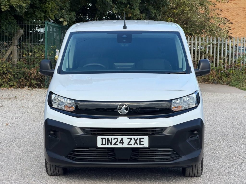 Vauxhall Combo 1.5L Prime 6Dr White #4