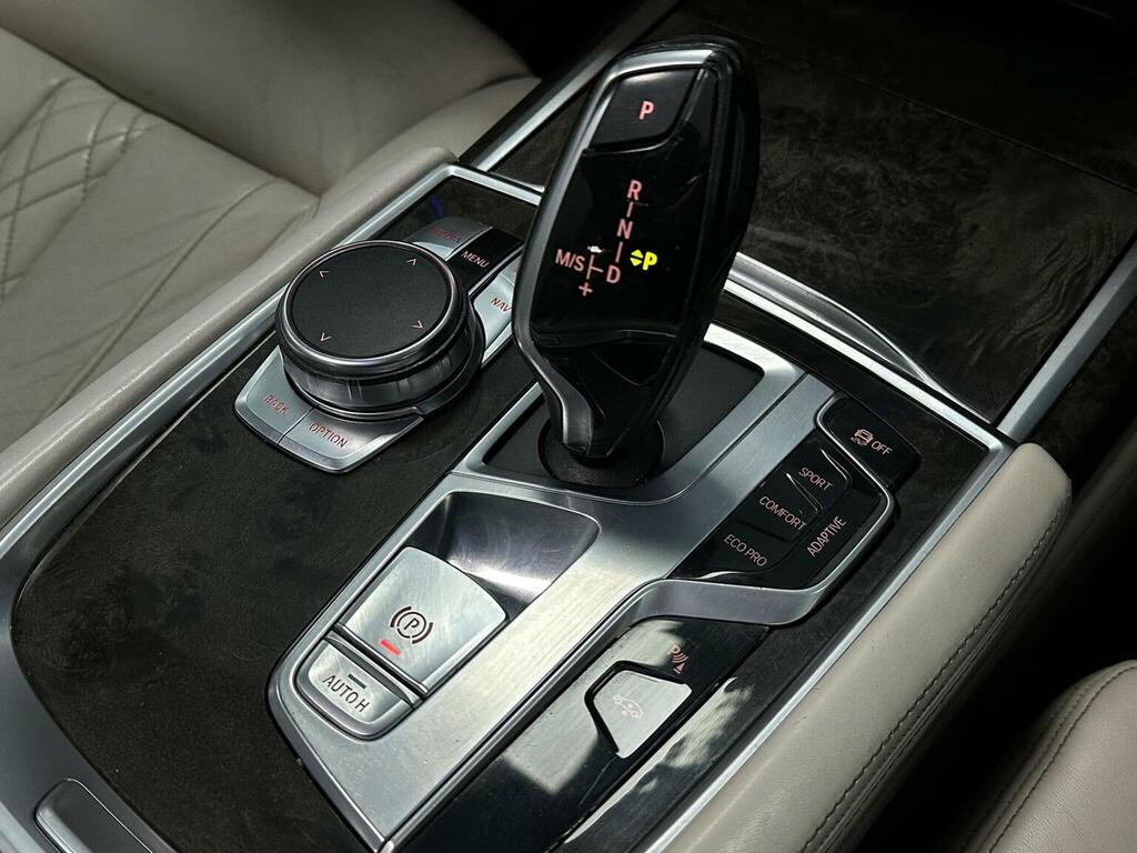 BMW 7 Series 740Ld Xdrive Black #24