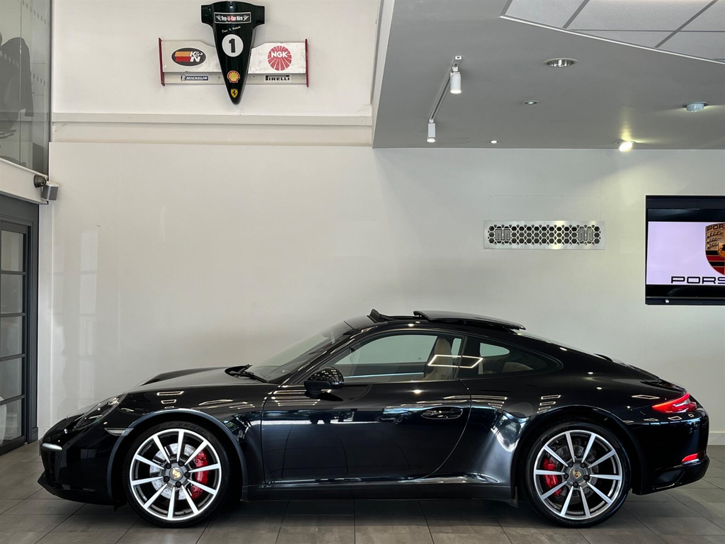 Porsche 911 2dr White #10