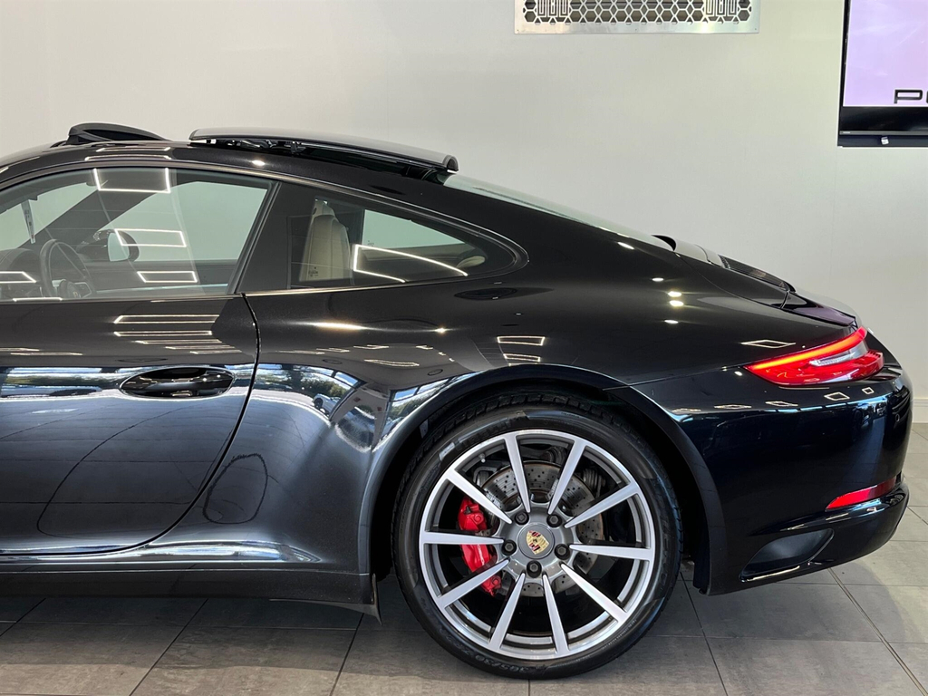 Porsche 911 2dr White #15
