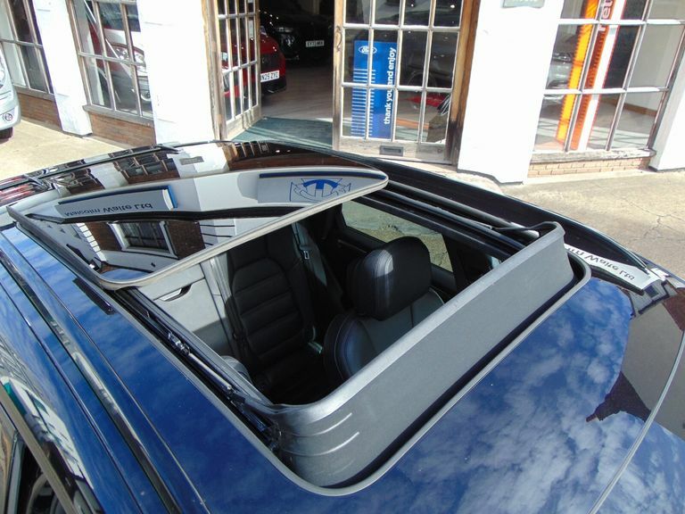 Porsche Macan Turbo Pdk Black #3