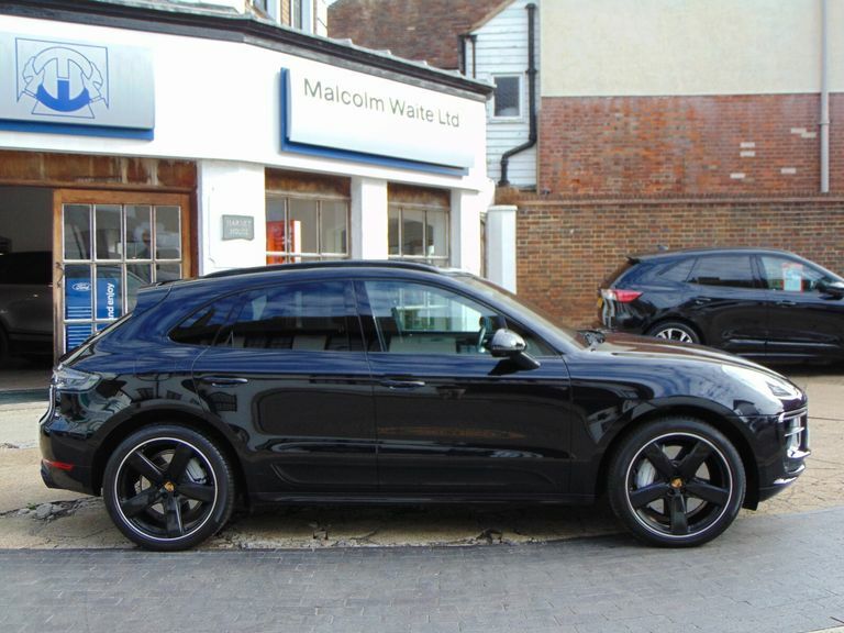 Porsche Macan Turbo Pdk Black #2