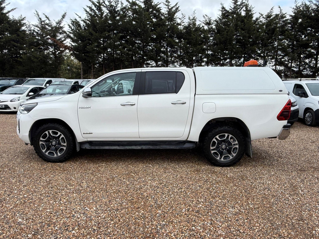 Toyota HILUX 2.4 D-4d Invincible 4Wd Euro 6 Ss White #2