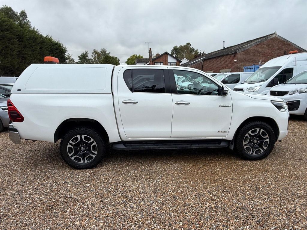 Toyota HILUX 2.4 D-4d Invincible 4Wd Euro 6 Ss White #6