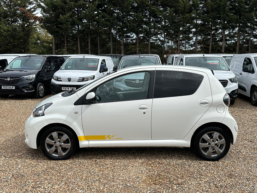 Toyota Aygo 1.0 Vvt-i Move Euro 5 White #2