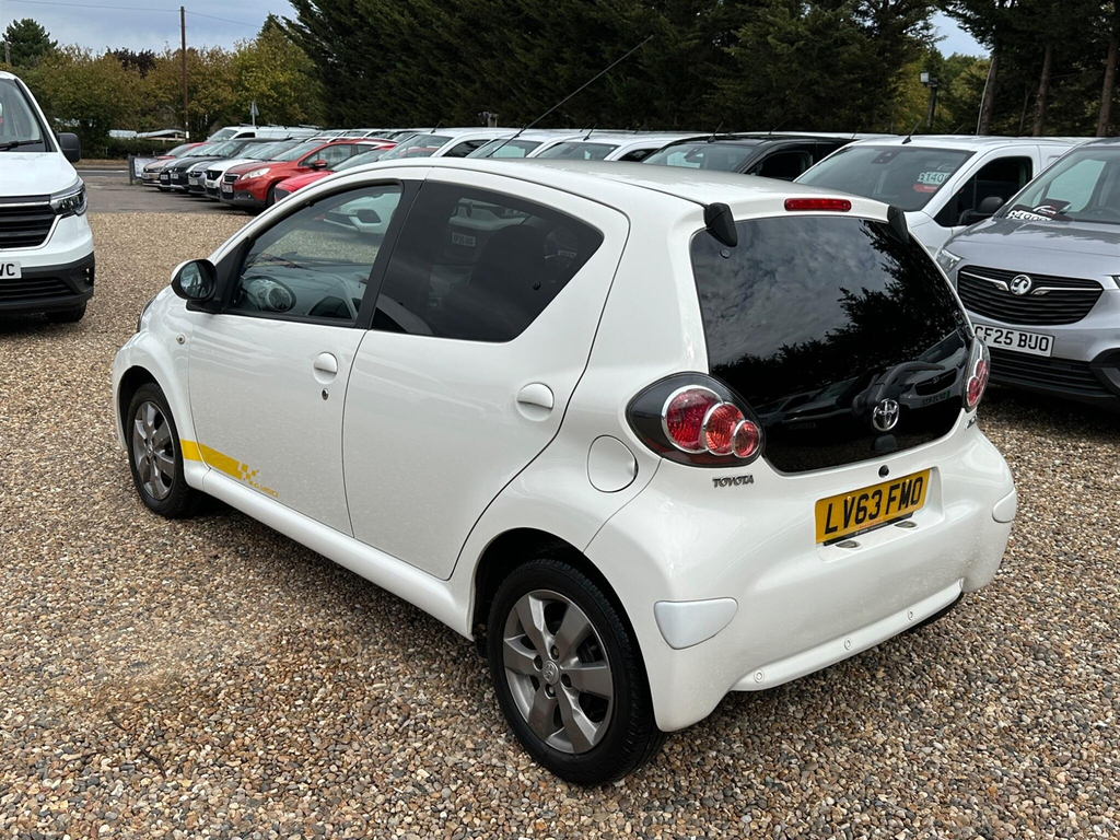 Toyota Aygo 1.0 Vvt-i Move Euro 5 White #3